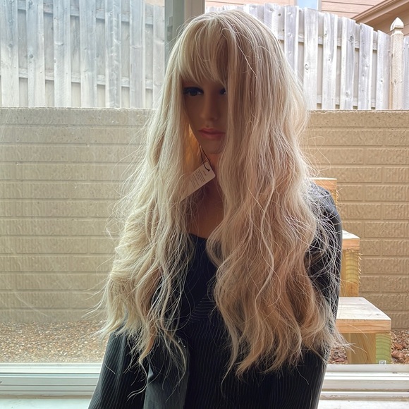 white matte wig long butter blonde beach waves wig bangs middle part 24” NWT - Picture 8 of 16